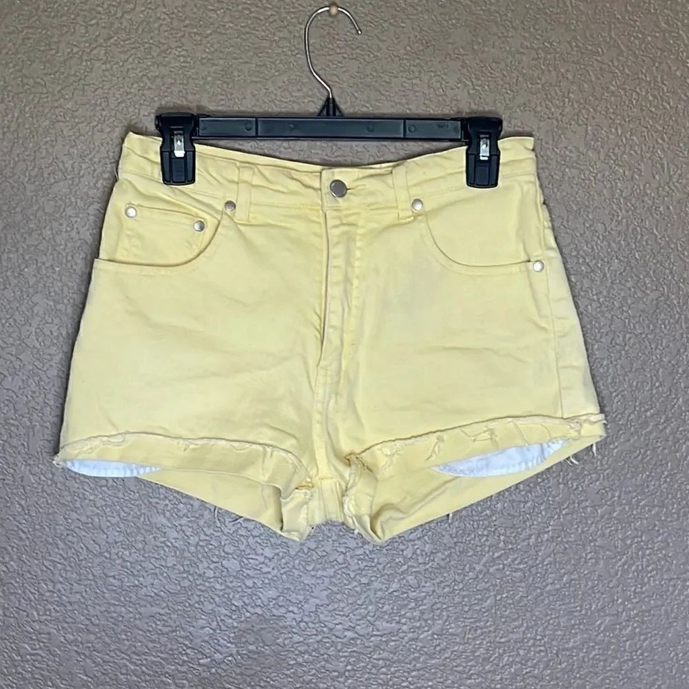 ST. Johns Bay petite yellow shorts size 8p